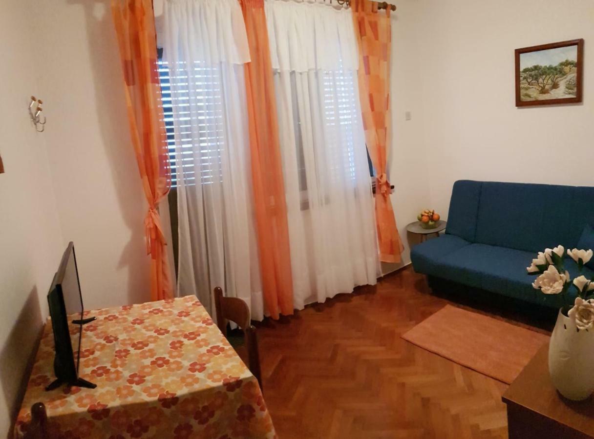 Apartment Muzic Mali Losinj Bagian luar foto