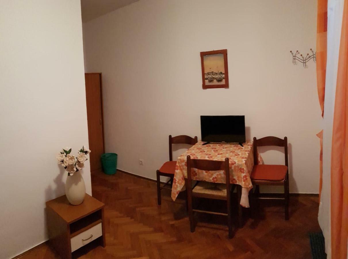 Apartment Muzic Mali Losinj Bagian luar foto