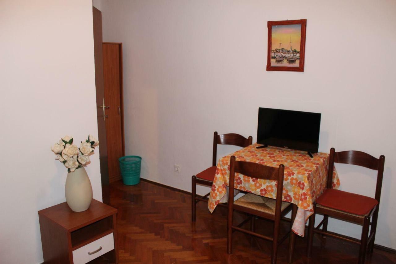 Apartment Muzic Mali Losinj Bagian luar foto